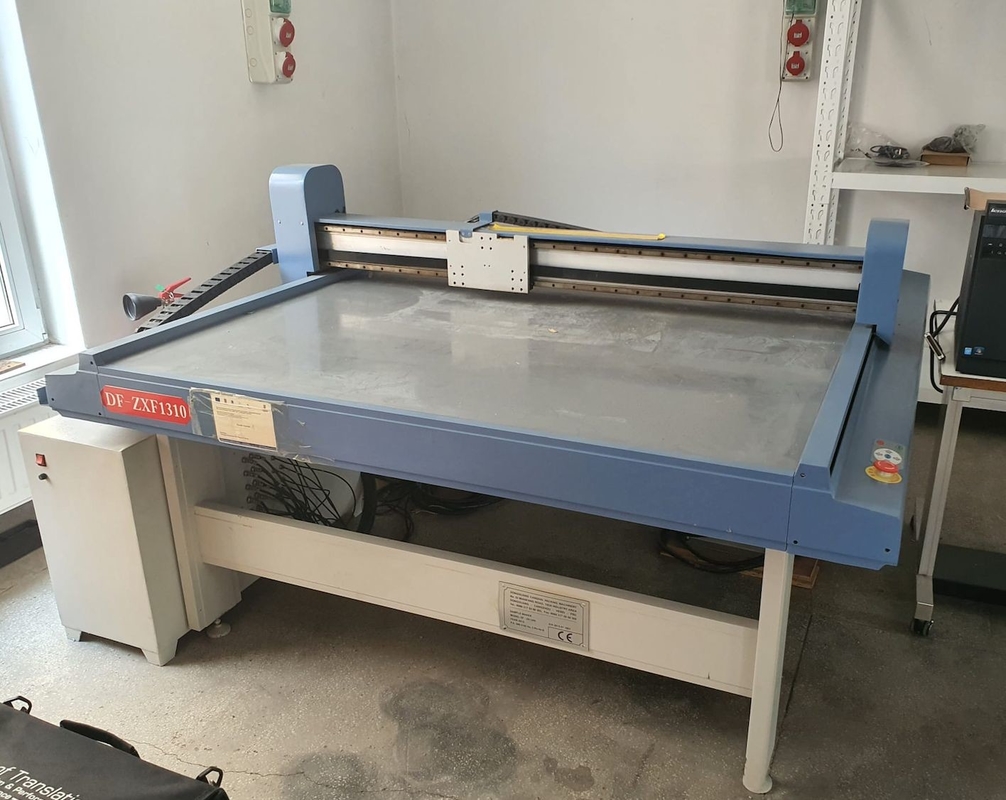 Yarı Otomatik Dalgalanmış Kutusu Örnek Üretici Kesme Makinesi 40 - 1500mm/s