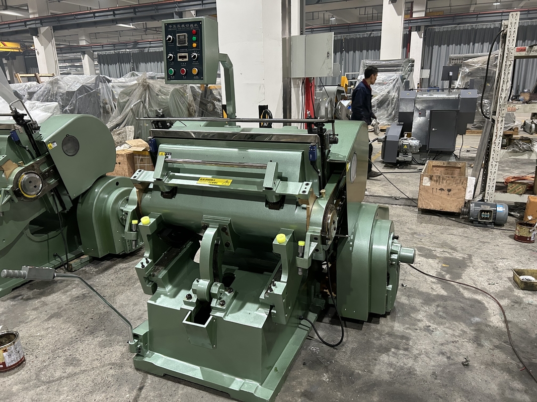 750mm Max. Kağıt ürünleri için işlenebilir genişlik matör kesme makinesi
